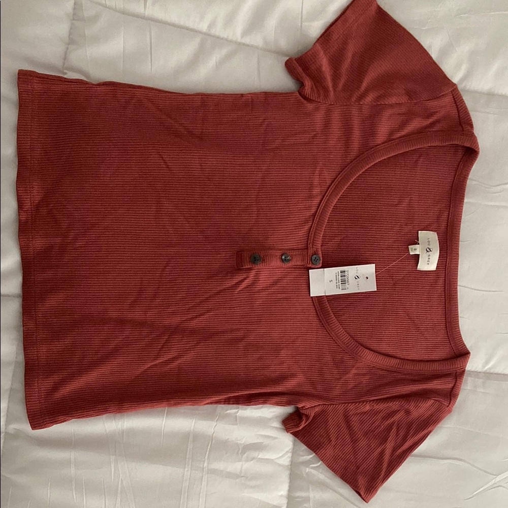 Terra Cotta ribbed shirt with 3 buttons. NTW